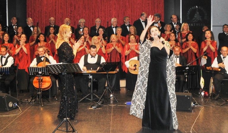 Antalya’da Gülses rüzgârı esti