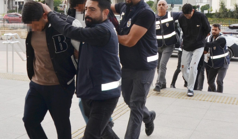 Serik’te silah ve uyuşturucu operasyonu (2)