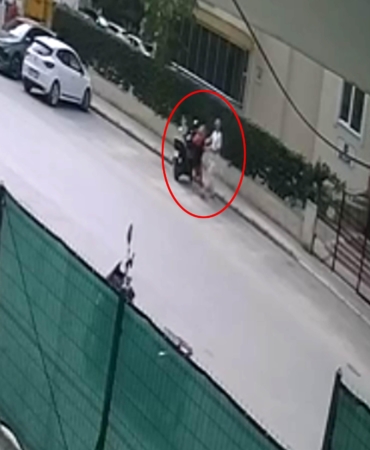 Rus kocanın boşanma aşamasındaki eşini bıçakladığı anlar kamerada