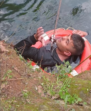 Düden Çayı’na düşen genç, can simidiyle kurtarıldı