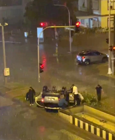 Otomobilin takla atma anı kamerada