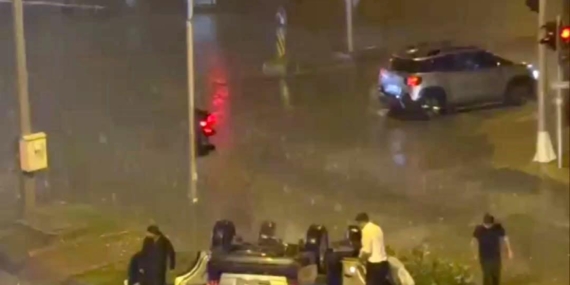 Otomobilin takla atma anı kamerada