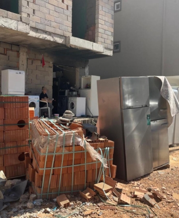 Arsalarını müteahhide verdiler, bitmesini beklemeden inşaata yerleştiler