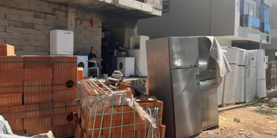 Arsalarını müteahhide verdiler, bitmesini beklemeden inşaata yerleştiler