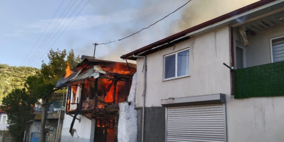 Evli çift, evdeki yangında öldü