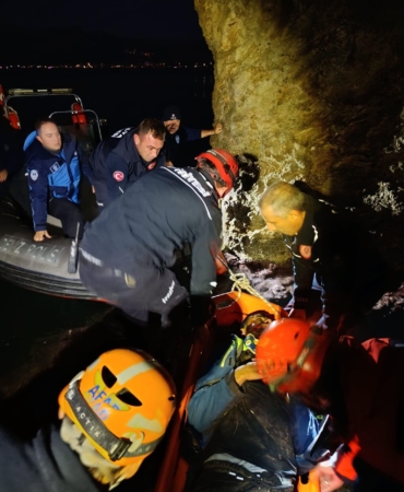 Falezlerden düştü, itfaiye ve AFAD kurtardı