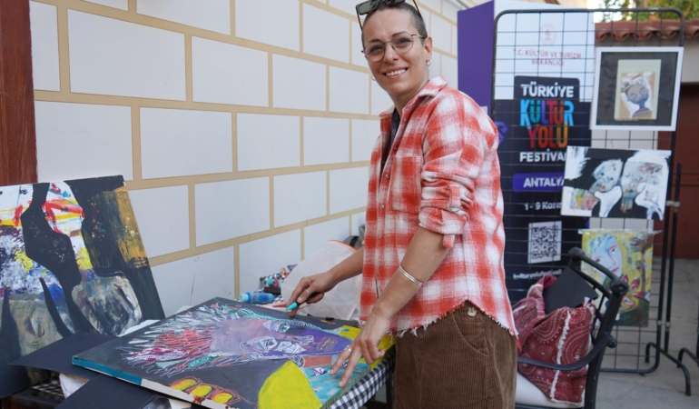 120 resmin bulunduğu dosyayı kaybeden İranlı sanatçı: Onlar çocuklarım gibiydi