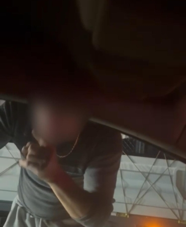 Trafikte otomobilin camını yumruklayan sürücüye ev hapsi