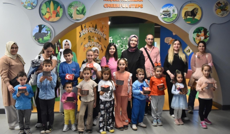 Kepez’in miniklerinden Atatürk’e sevgi dolu izler