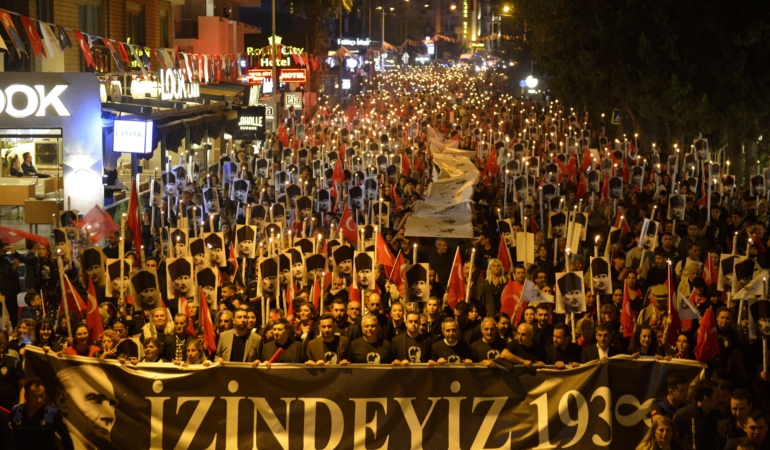 Muratpaşa’da binler Ata’ya Saygı Yürüyüşü’nde buluştu