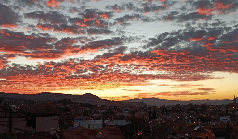 Gökyüzünde kızıl şölen