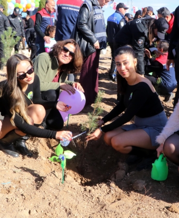 Burdur’da fidan dikimi