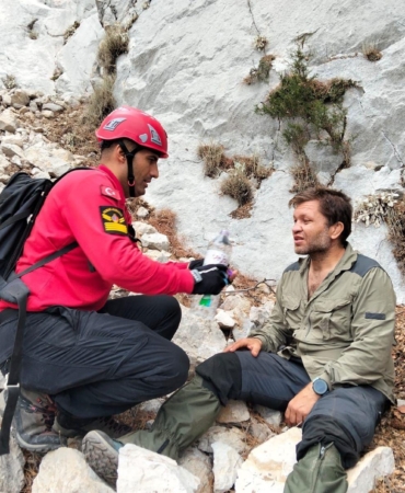 Likya Yolu’nda mahsur kaldı, 3 saatlik çalışmayla kurtarıldı