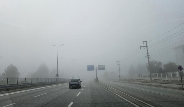 Bucak’ta sis görüş mesafesini düşürdü