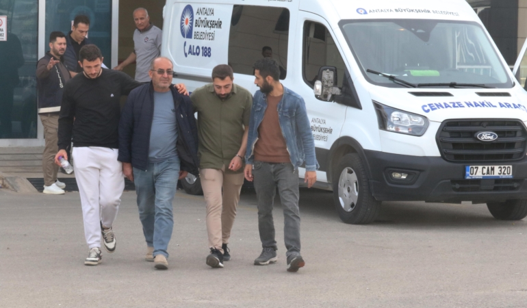 Antalya’da polis memurunun öldürdüğü eşi ve 2 çocuğunun cenazeleri alındı