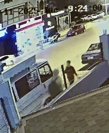 Kaldırımda yürüyen kadını darbedip, kesici aletle yaraldı