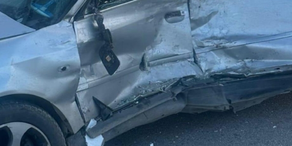 Otomobille kamyonet çarpıştı: 2 yaralı