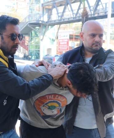 Kaldırımda yürüyen Ukraynalı kadını darbedip yaralayan şüpheli gözaltında (2)