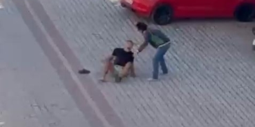 Annesiyle gönül ilişkisi olan kişiyi 22 bıçak darbesiyle öldürdü