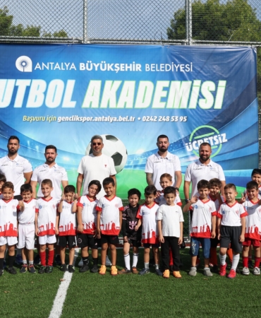 Futbol Akademisi’nde eğitimler sürüyor