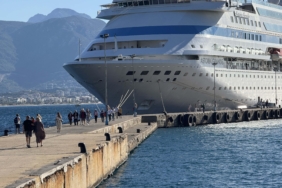 Rus turistler kruvaziyerle Alanya’da
