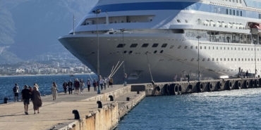 Rus turistler kruvaziyerle Alanya’da