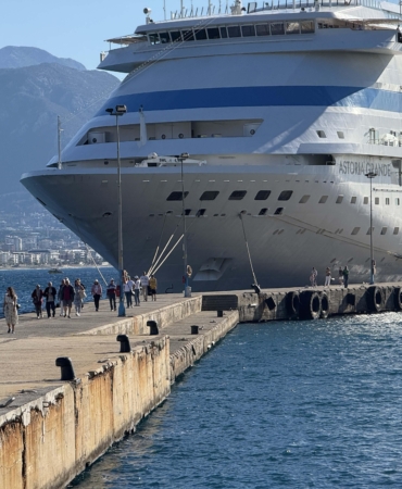 Rus turistler kruvaziyerle Alanya’da