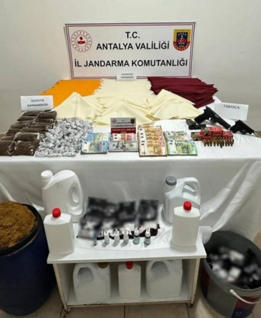 Jandarma 25 kilo uyuşturucu ele geçirdi