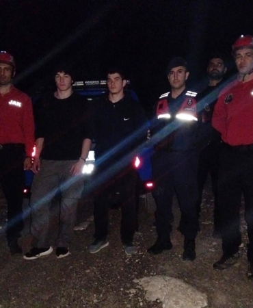 Antalya’da yürüyüşe çıktıkları dağda mahsur kalan gençleri AFAD kurtardı