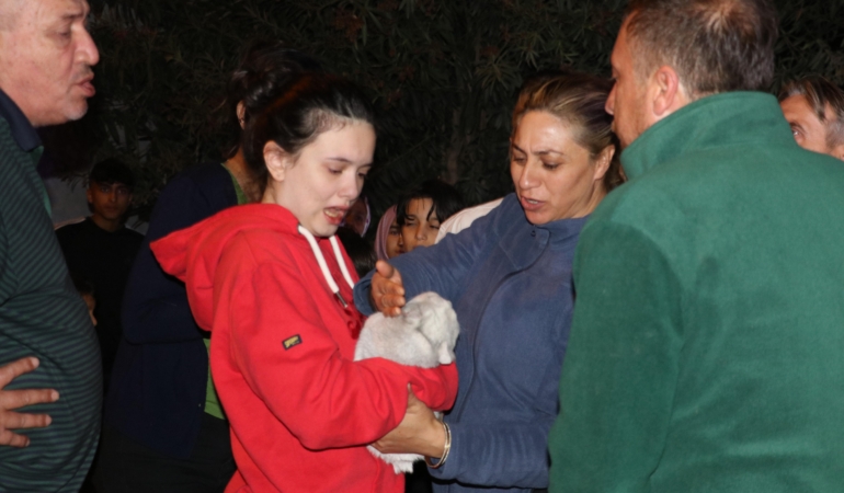 Yangında 2 kedi öldü, ev sahipleri sinir krizi geçirdi