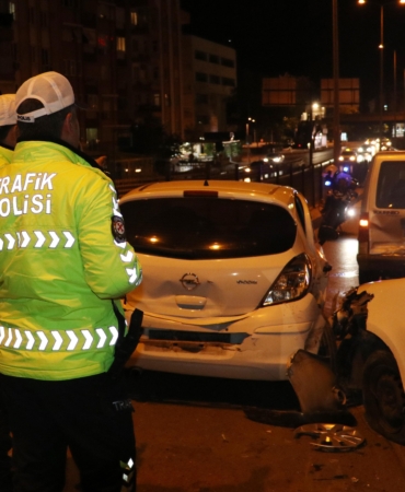 Antalya’da zincirleme kaza: 6 otomobil birbirine girdi