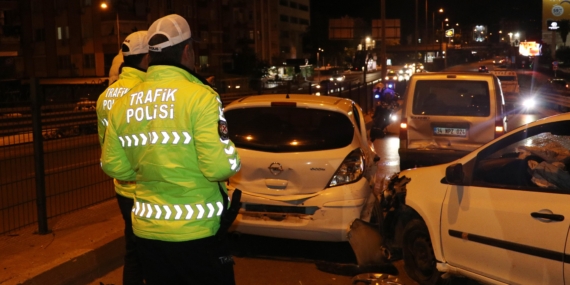 Antalya’da zincirleme kaza: 6 otomobil birbirine girdi