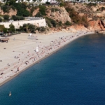 Ara tatilin son gününde, sahilde yazı aratmayan yoğunluk