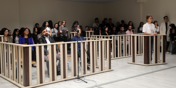 Hukuk öğrencilerinden gerçeğini aratmayan duruşma