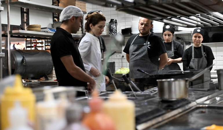 Muratpaşa’da 50 işletmeye Gold Town hijyen bilgilendirmesi yapıldı