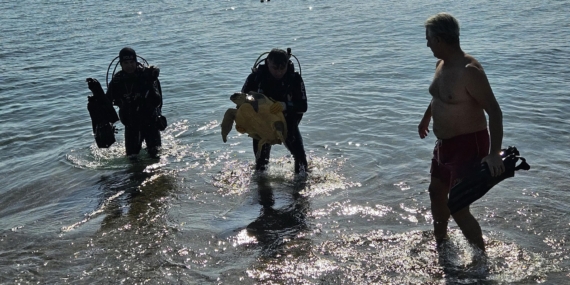Deniz dibinde balık ağlarına takılı yaralı caretta caretta kurtarıldı