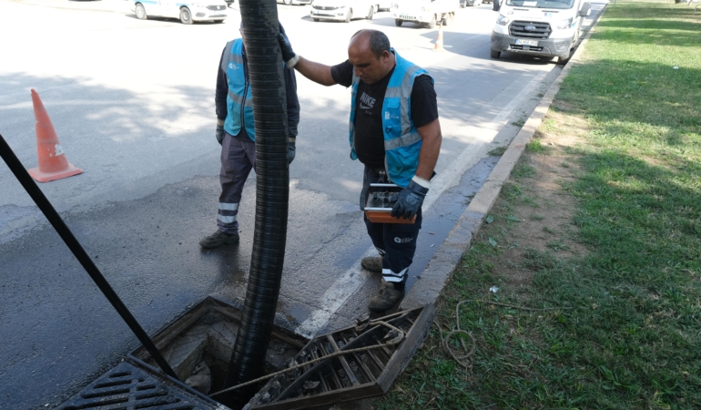 ASAT, Kepez’de yağmursuyu hatlarını temizliyor