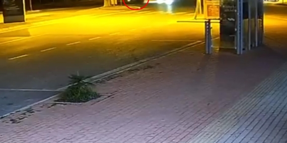 Otomobilin çarptığı motosikletli hayatını kaybetti