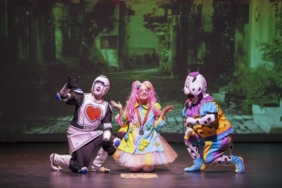 ‘Dino Ormanı’ ile miniklerin neşeli sesleri sahneyi doldurdu