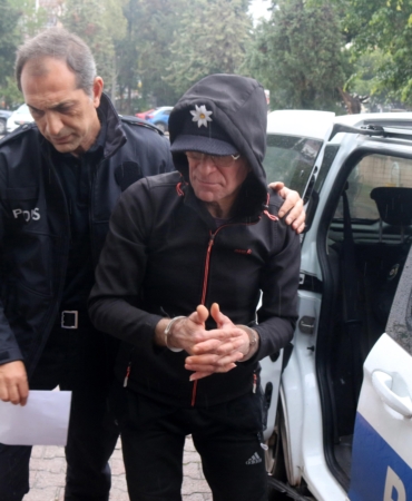 Komşusunun evinin kapısına elektrikli düzenek kuran sanık, ‘İnsan hemen ölmez’ diye kendini savundu