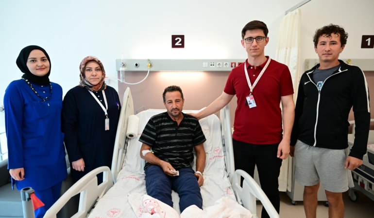 Antalya Şehir Hastanesi’nde pars plana vitrektomi ameliyatı başarıyla uygulandı