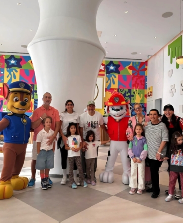 Ünlü oyunculardan Antalya tatili