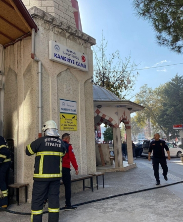 Cami minaresinde yangın