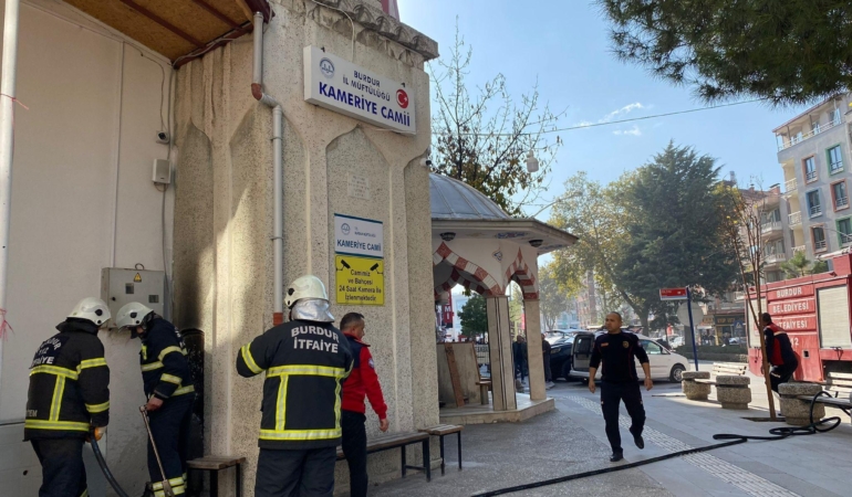 Cami minaresinde yangın