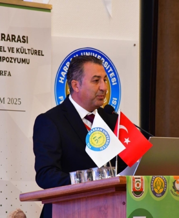 Prof. Dr. Eroğlu’na Türk Kültür ve Sanatına Katkı Ödülü