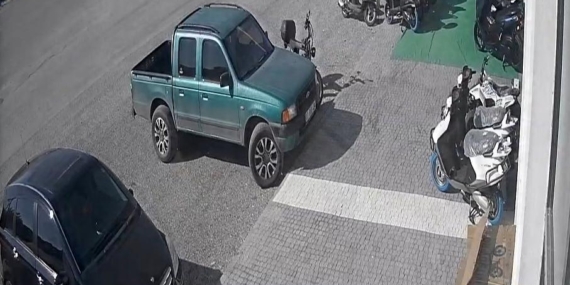 Otomobillerin çarpıştığı kaza kamerada