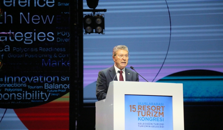 KKTC Başbakanı Üstel: Güneye gelen turistlerin kuzeye geçişinin engellenmesi turizm etiğine aykırıdır