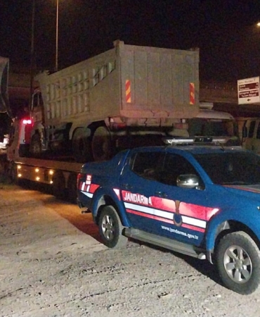 Jandarmadan kum hırsızlarına operasyon