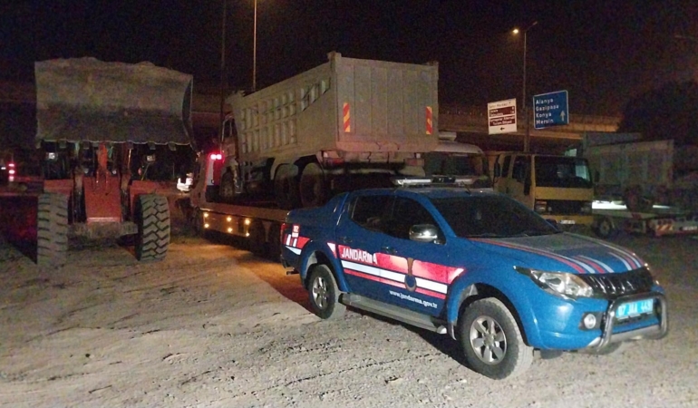 Jandarmadan kum hırsızlarına operasyon