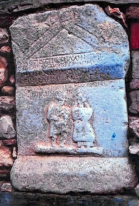 Evin duvarındaki tarihi eseri çalıp tahrip eden muhtar tutuklandı